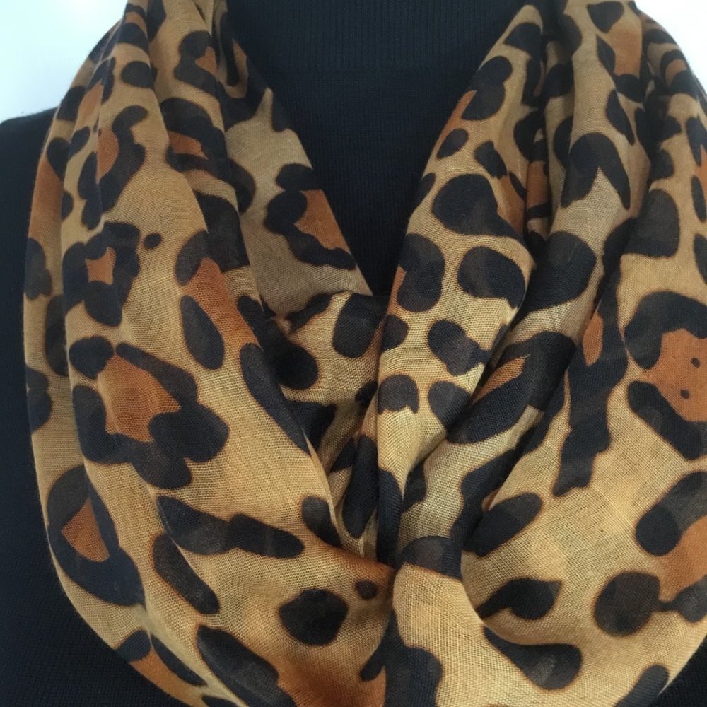 LIghtweight Leopard Infinity Scarf